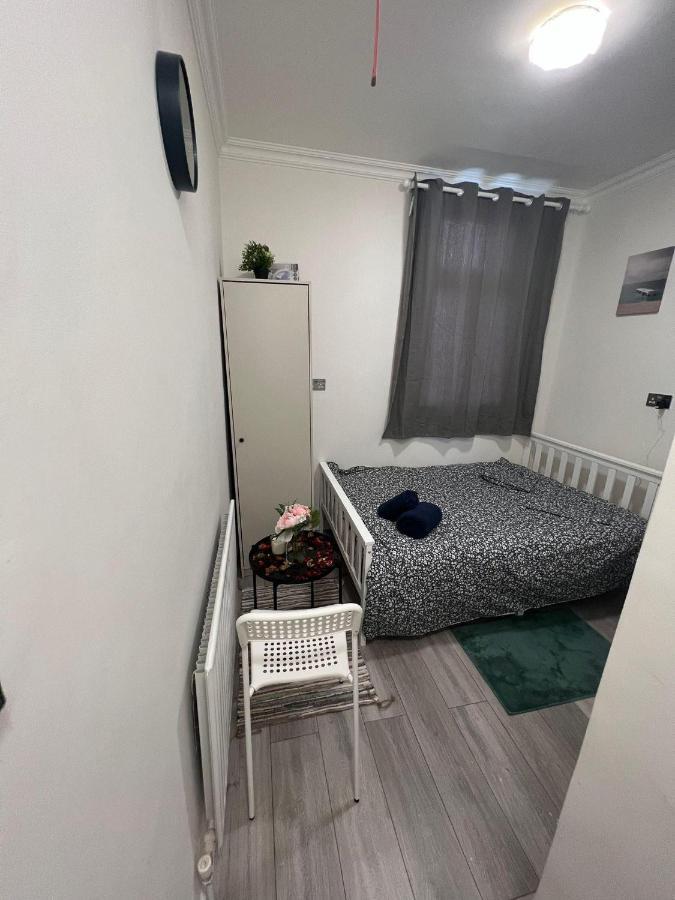 Lovely Apartment Close To Acton Central Station London Bagian luar foto