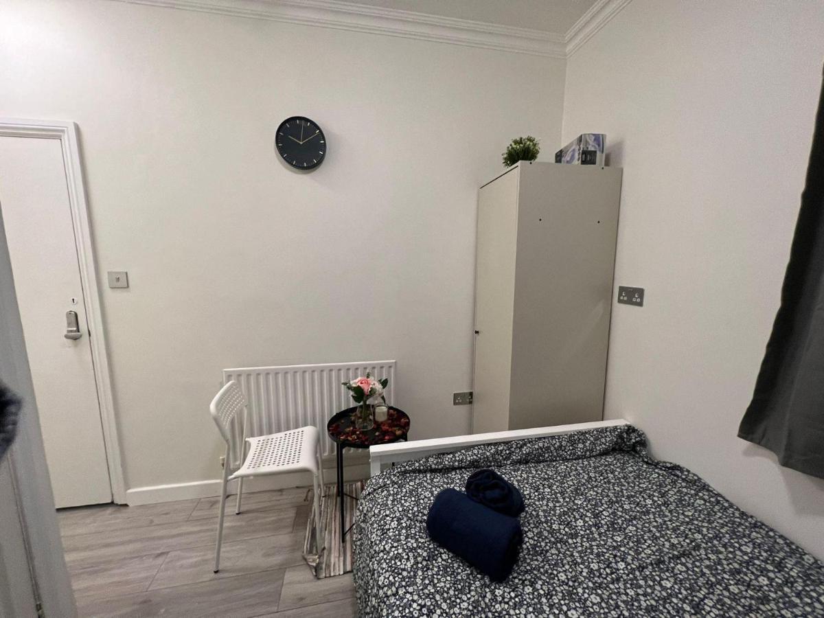 Lovely Apartment Close To Acton Central Station London Bagian luar foto